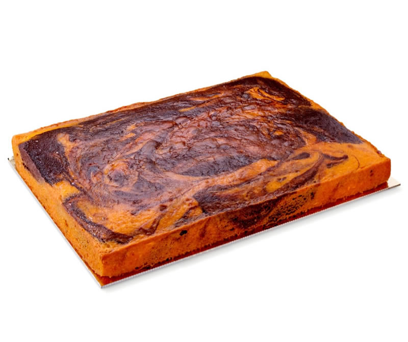 Plato de pastel tradicional de chocolate y naranja